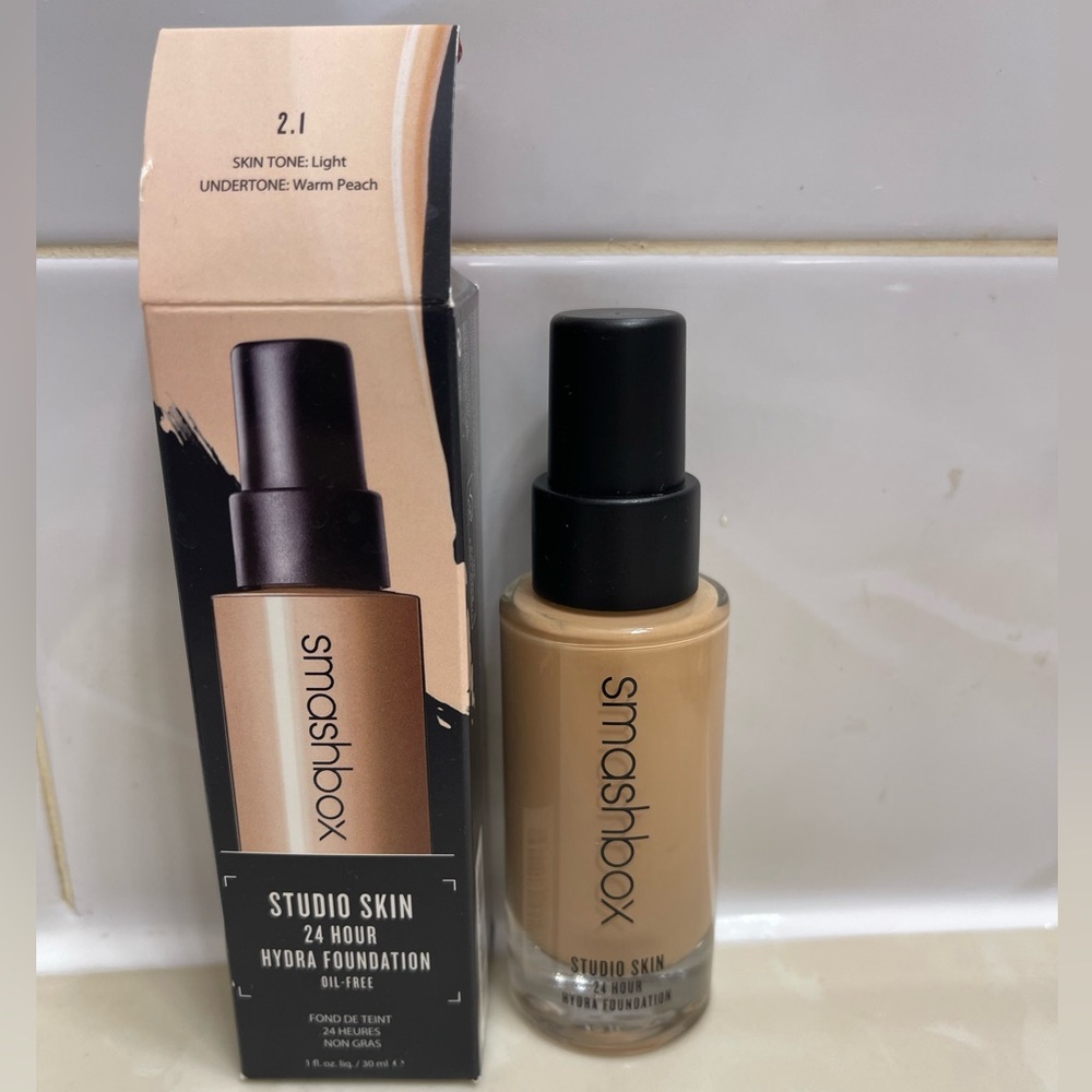 Smashbox Studio skin 24 hour foundation. shade 2.1